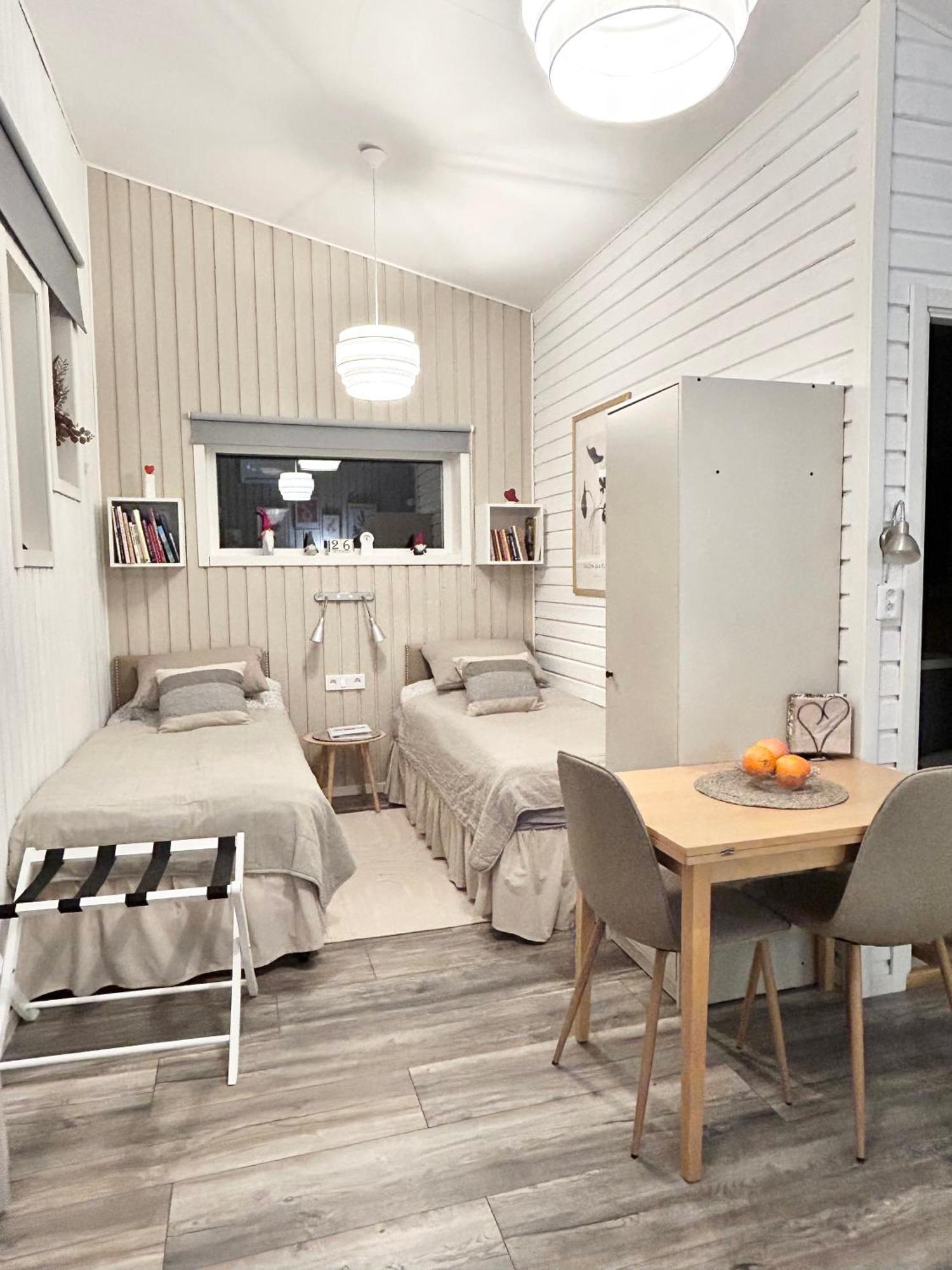 Lilla Huset - Countryside Guesthouse, Free Parking * Örebro