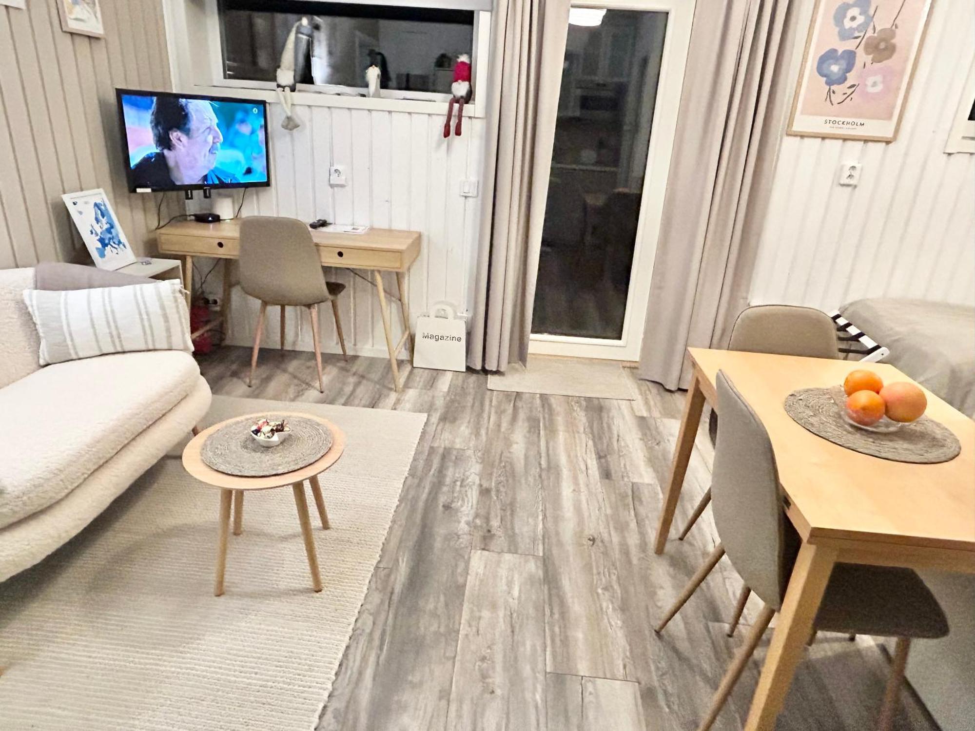Bed & Breakfast Lilla Huset - Countryside Guesthouse, Free Parking *