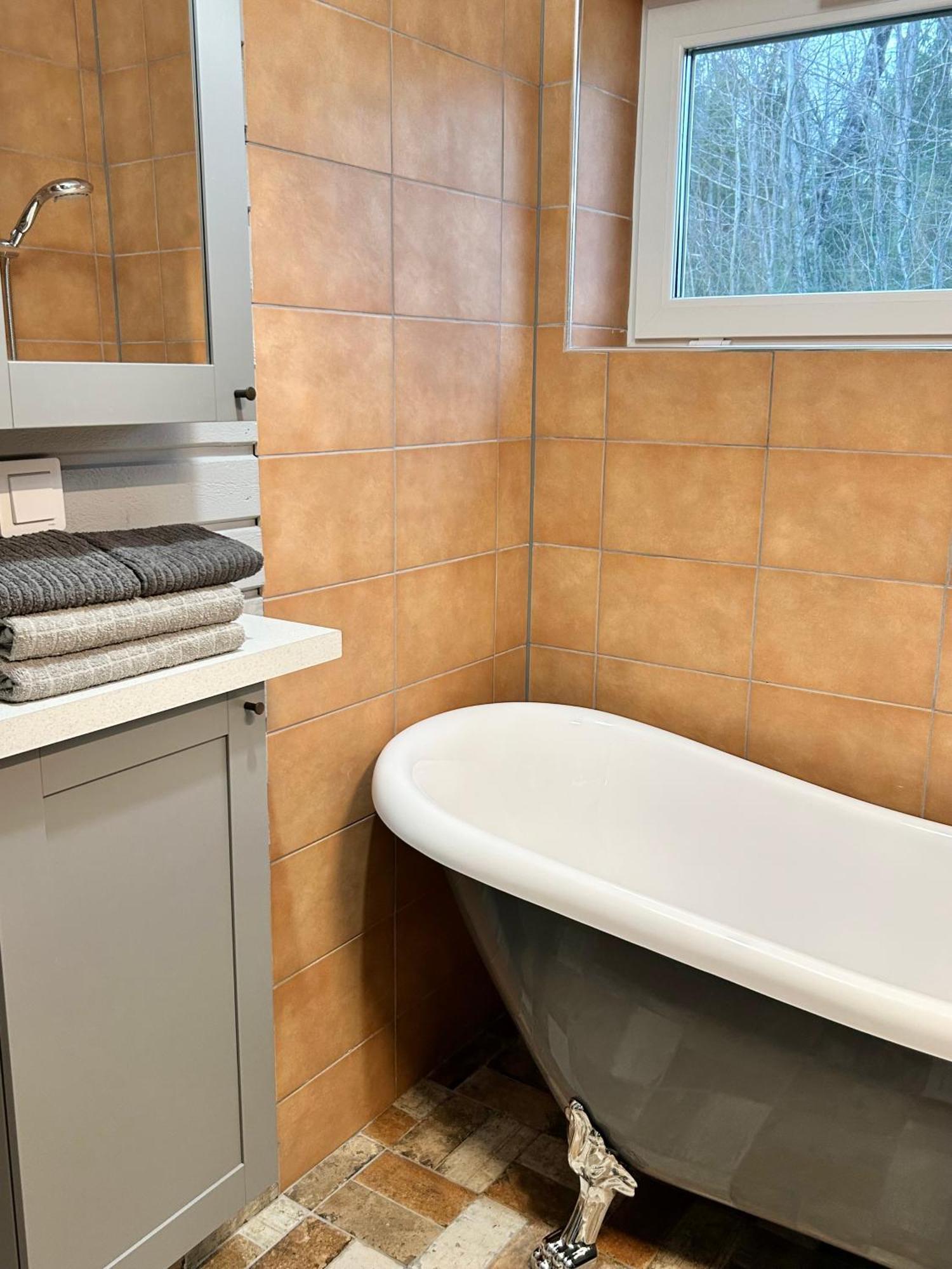 Bed & Breakfast Lilla Huset - Countryside Guesthouse, Free Parking *